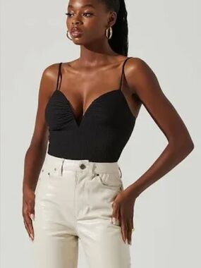Astr the label Black Textured V-Neck One-Piece bodysuit XS